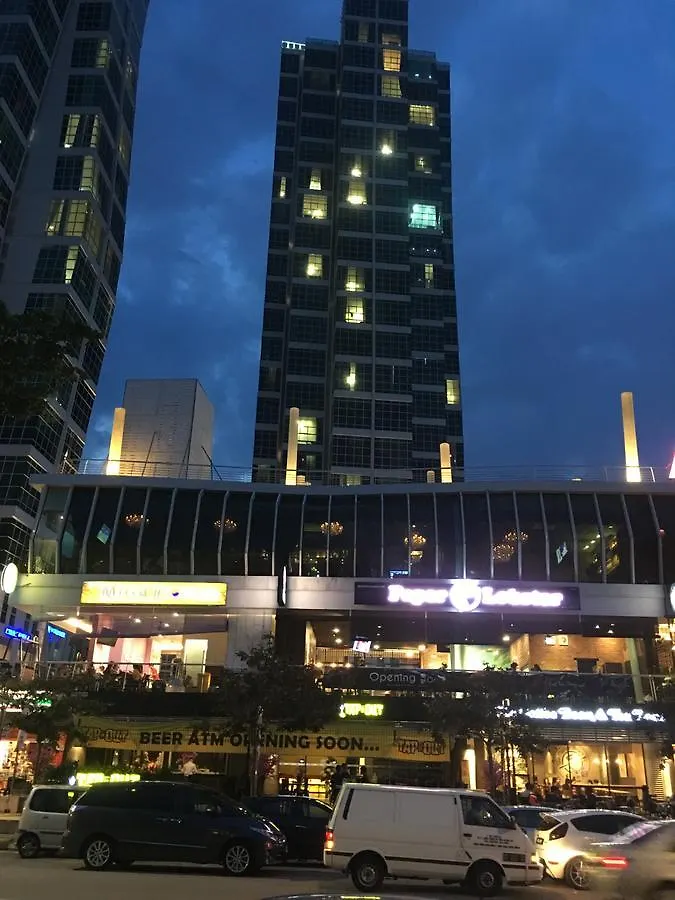 Urbano Luxury Maritime Suite George Town